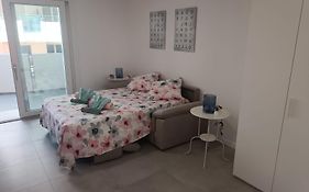 Pm 75 Via Pablo Neruda Guest House